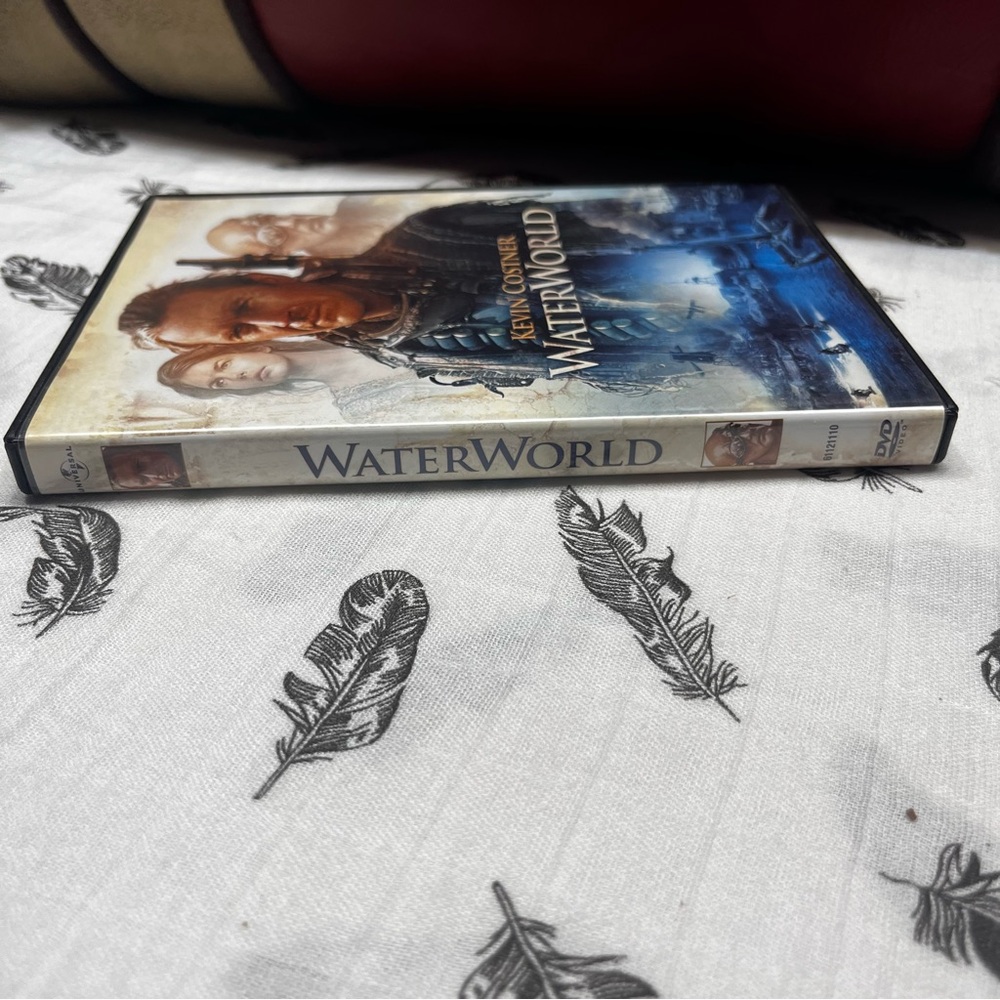 Waterworld DVD - Picture 4 of 5